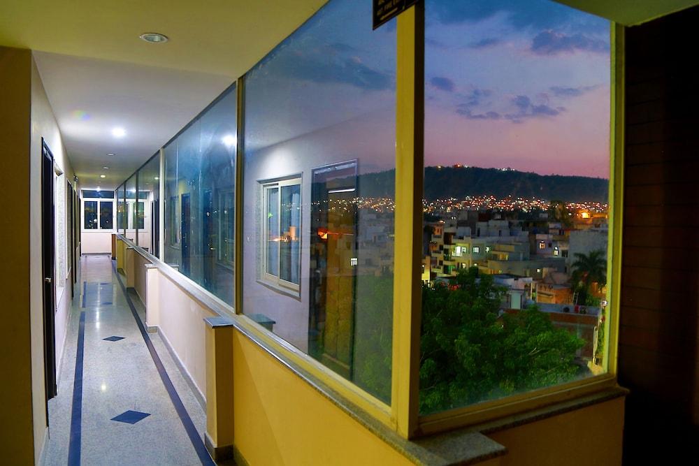 โรงแรมรอยัล ปาล์ม - อะ บัดเจ็ต โฮเต็ล อิน อุทัยปุระ อุเดเปอร์ ภายนอก รูปภาพ